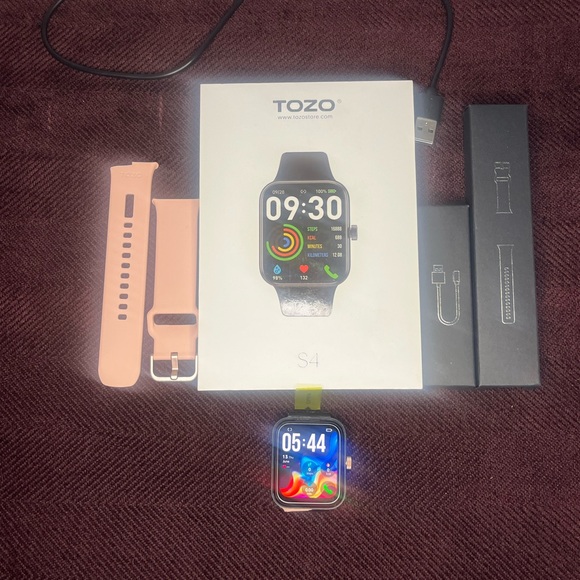 TOZO S4 ACUFIT SMART WATCH 1.78” AMOLED ULTRA CLEAR SCREEN - Picture 4 of 5